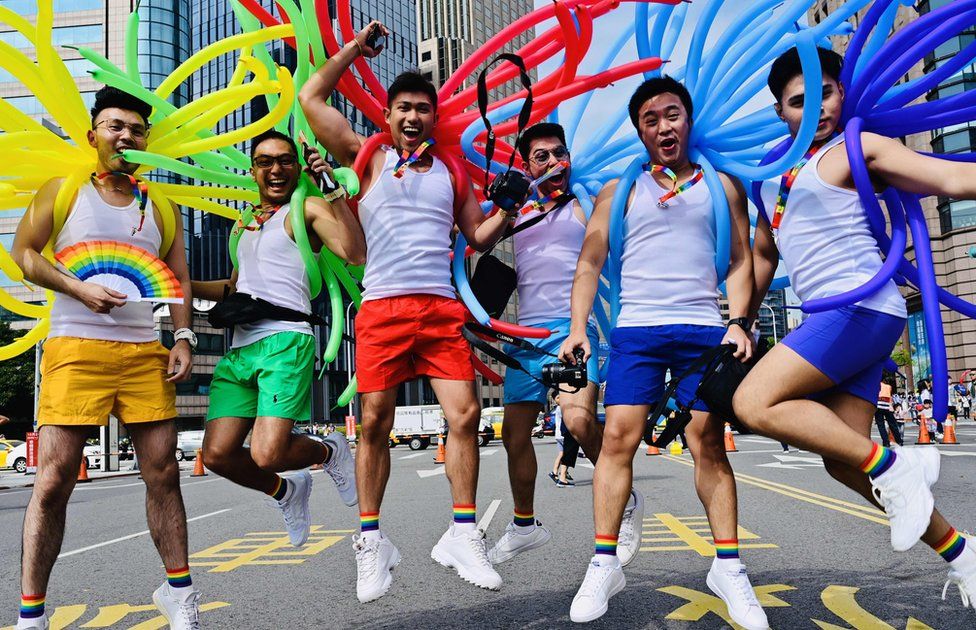 Huge Crowd Attends Taiwan Pride Parade on Saturday