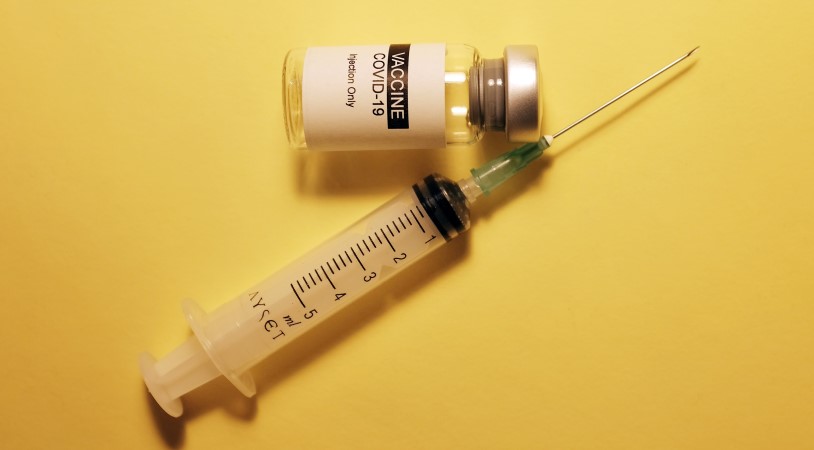 Corona Vaccines Cut Family Infections in Half