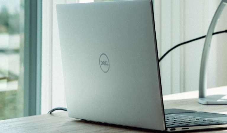 Computer Maker Dell to Split Off Cloud Company VMWare