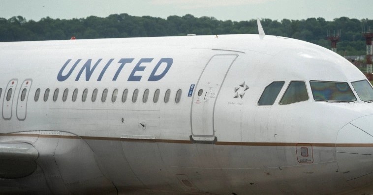 US Airline United Airlines Puts Unvaccinated Employees on Unpaid Leave